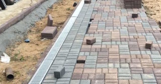 Профессиональная укладка плитки на улице в Ейске в октябре
