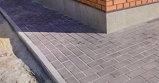 Укладка плитки на отмостку: Цена от 824 руб. в Ейске от ТротуарнаяПлитка
