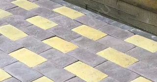 Укладка тротуарной плитки вокруг дома в Ейске - цены от 824 руб.