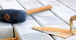 Профессиональная укладка тротуарной брусчатки в Ейске в октябре