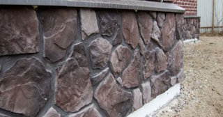 Надежная облицовка цоколя искусственным камнем в Ейске в октябре