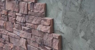 Качественная отделка цоколя фундамента снаружи в Ейске в октябре