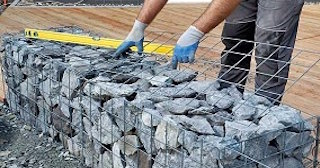 Устройство подпорной стенки из габионов в Ейске в октябре
